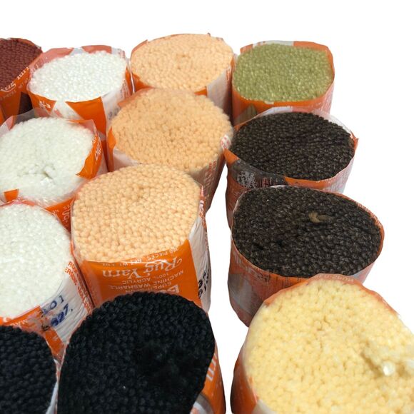 Lot 25 Vintage Bucilla Latch Hook Rug Yarn Pre Cut Acrylic + LeeWards Rug Tool - Picture 3 of 8